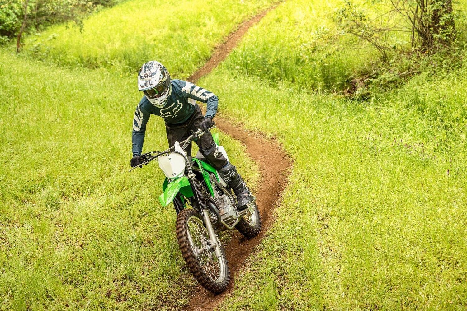 Kawasaki KLX 230R S. La trail facile e furba. Ma non per noi