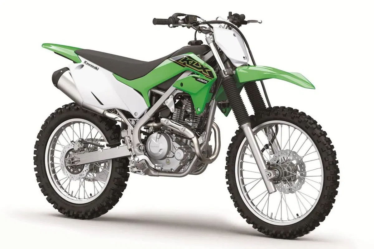 Kawasaki KLX 230R S. La trail facile e furba. Ma non per noi