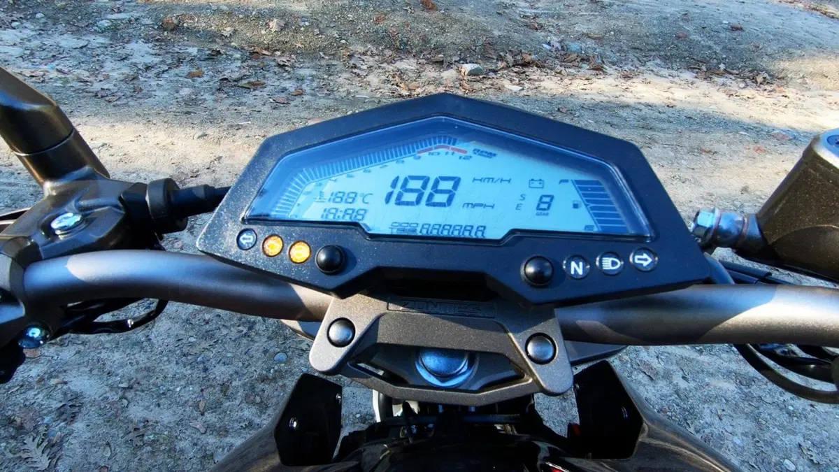 Zontes 125 U TEST anteprima (12)