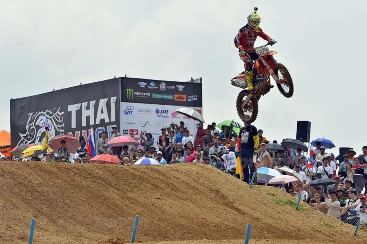Monopolio Cairoli: ora è leader MX1 (2)