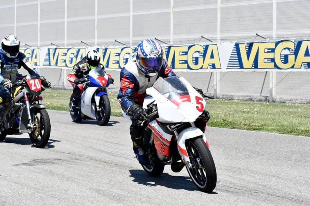 Tutti in pista con i cinquantini truccati! Noi ci saremo