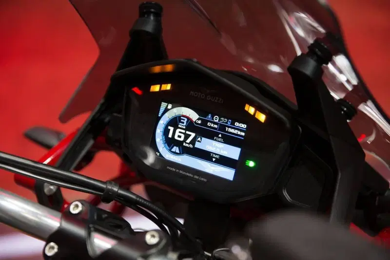 Moto Guzzi V85 TT (2024 - 26) (10)