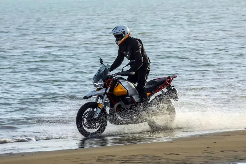 Moto Guzzi V85 TT (2024 - 26) (11)