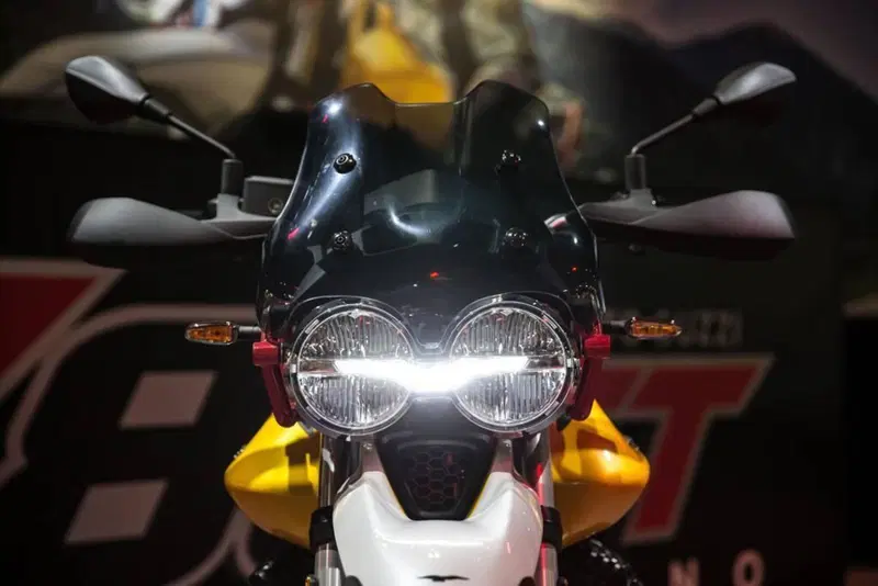 Moto Guzzi V85 TT (2024 - 26) (15)