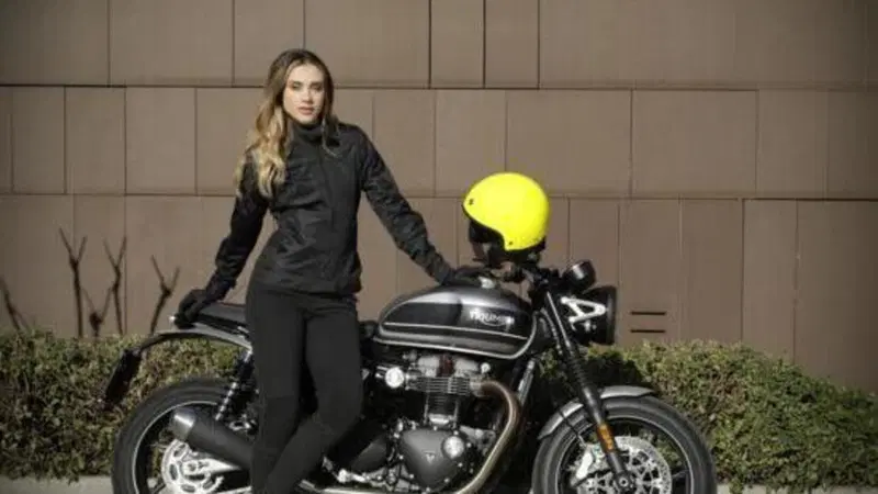 Donne in moto: pantaloni tecnici, la nostra top 3 