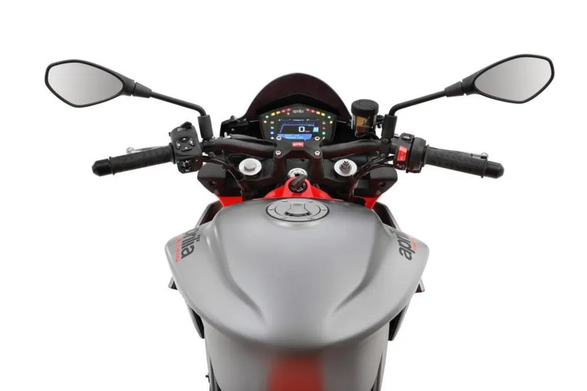 Aprilia Tuono 660: prezzo e disponibilità (4)