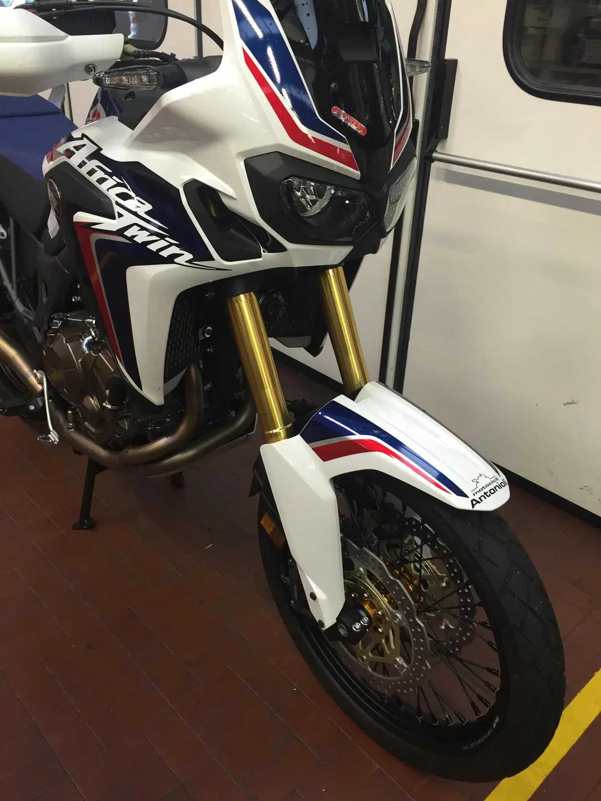 Alpina: ruote a raggi tubeless per Honda Africa Twin (2)