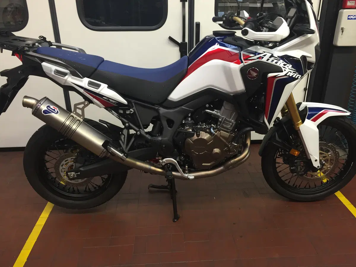 Alpina: ruote a raggi tubeless per Honda Africa Twin (3)