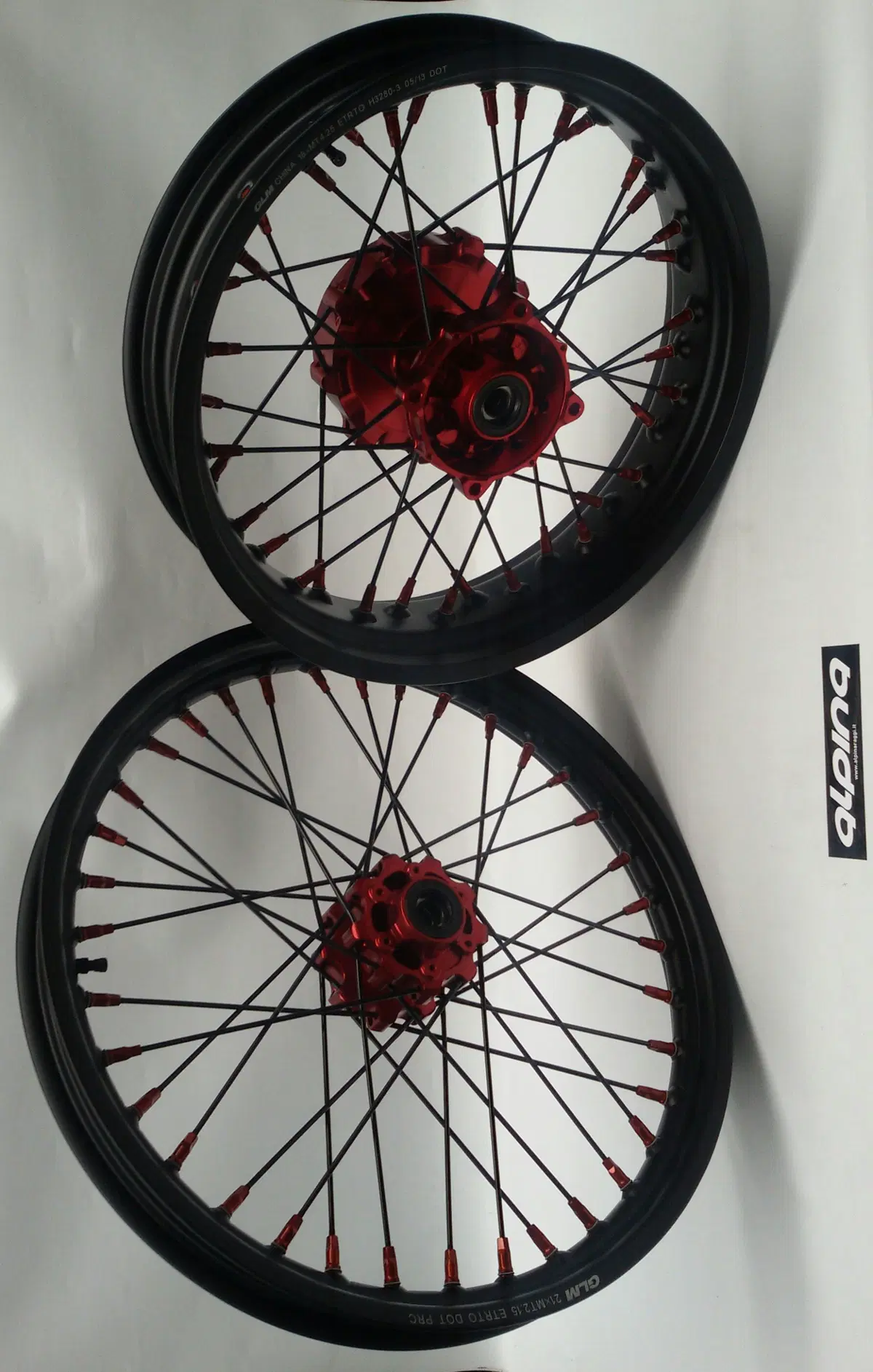 Alpina: ruote a raggi tubeless per Honda Africa Twin (4)