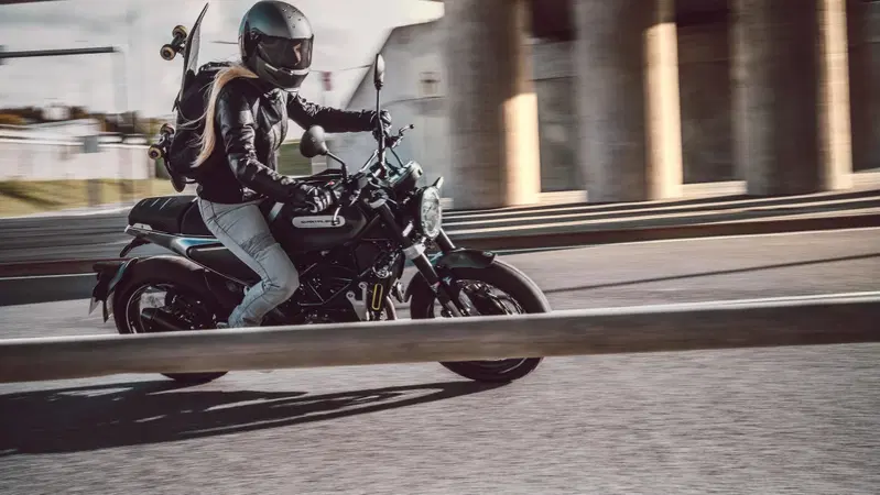 Svelata l'Husqvarna Svartpilen 125: nelle concessionarie a 5.510 euro
