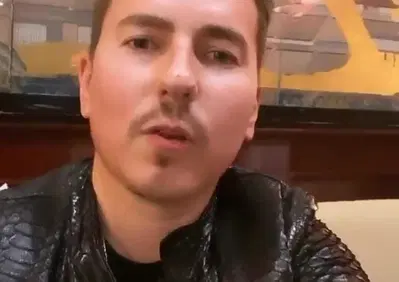 Instagram show per Jorge Lorenzo tra scherzi delle Iene, bordate a Dovizioso e ammissioni di colpa
