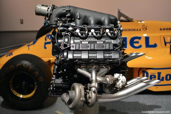 I motori Honda di Formula Uno hanno mostrato una straordinaria superiorità nell’ultimo periodo dell’era turbo. Il V6 di 1500 cm3, vincitore del mondiale del 1988 e qui mostrato, erogava oltre 650 CV a 12500 giri/min. Pure quando si è tornati agli aspirati, le vittorie sono continuate...