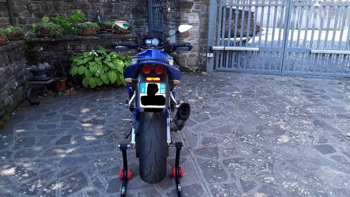 Yamaha YZF R1 (2000 - 01) (2)