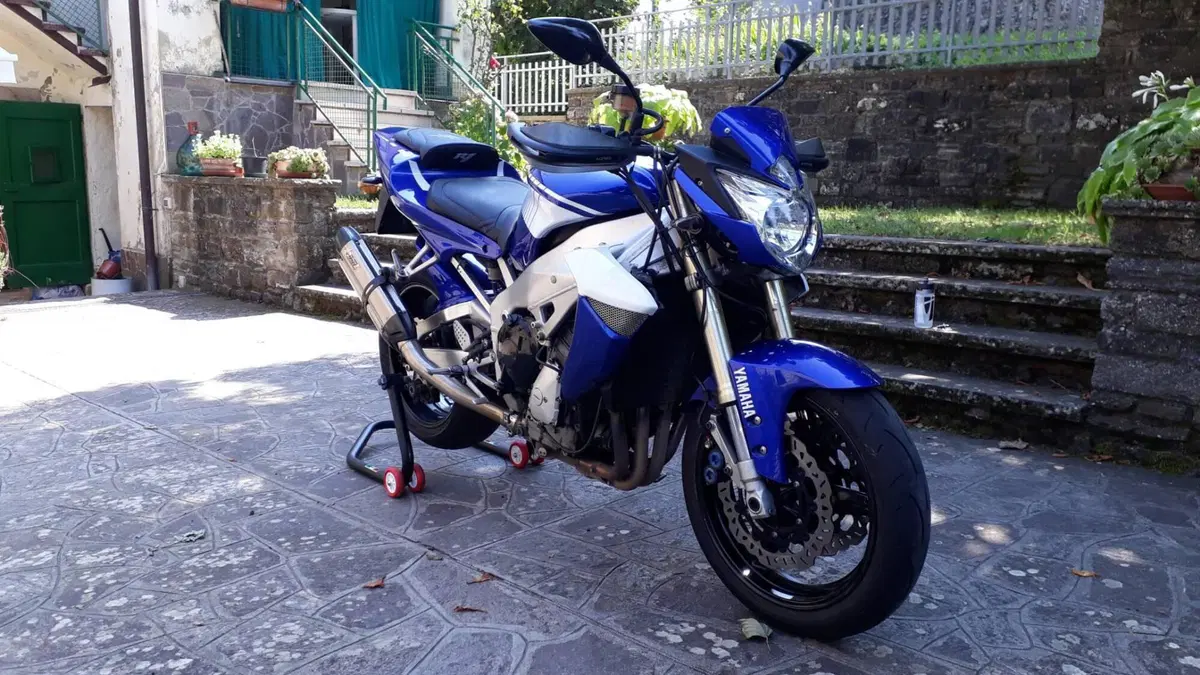 Yamaha YZF R1 (2000 - 01) (4)