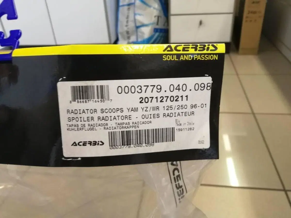PARAFANGO ANTERIORE E CONVOGLIATORE YAMAHA Acerbis (6)