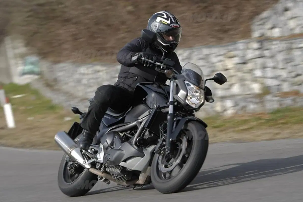 Honda NC700S ed X s.d.f.  (14)