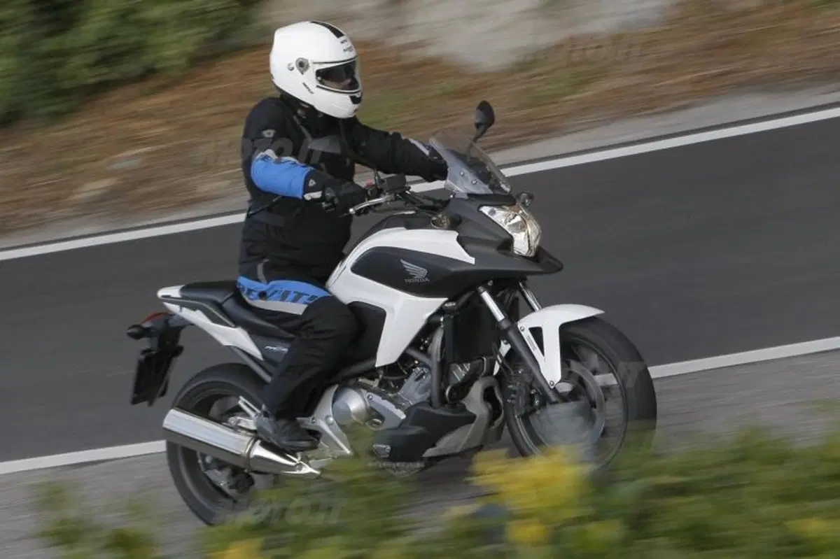 Honda NC700S ed X s.d.f.  (18)
