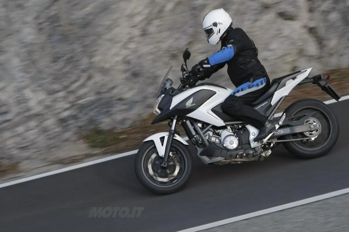 Honda NC700S ed X s.d.f.  (19)