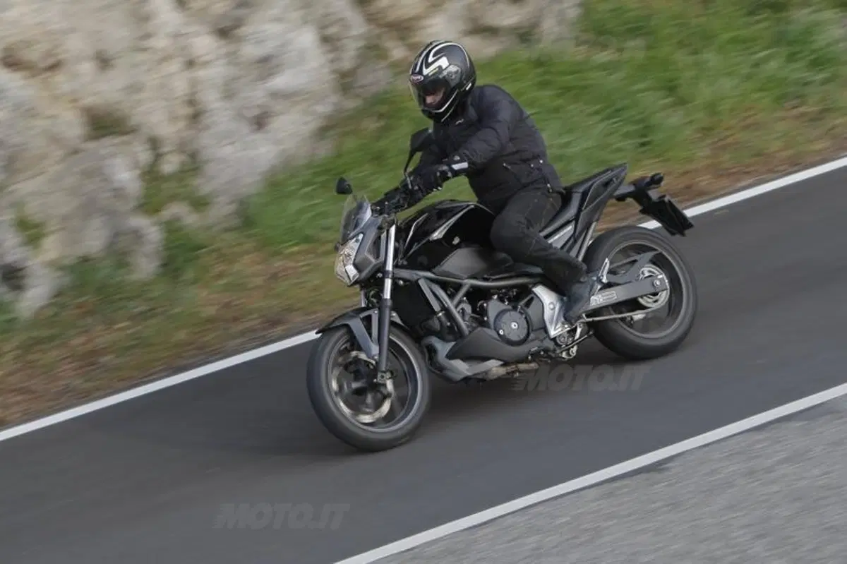 Honda NC700S ed X s.d.f.  (20)