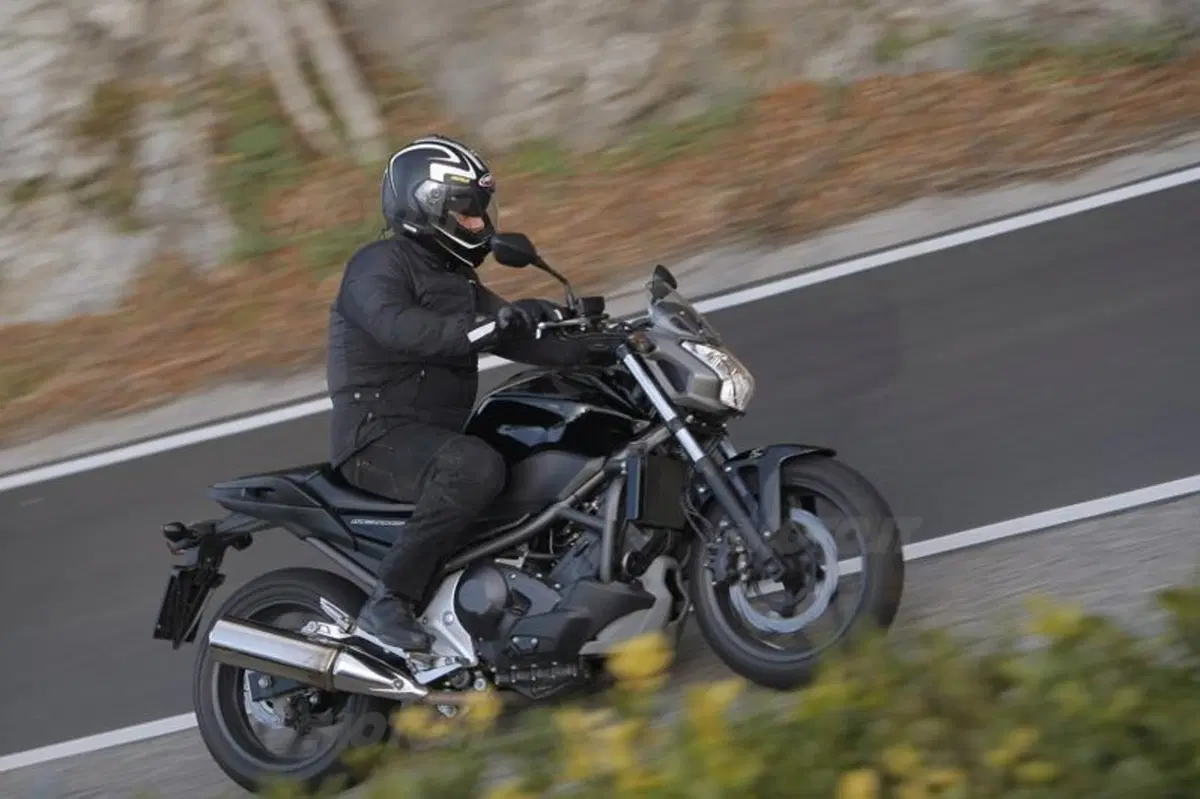 Honda NC700S ed X s.d.f.  (21)