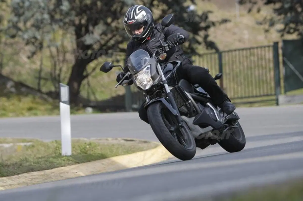 Honda NC700S ed X s.d.f.  (22)