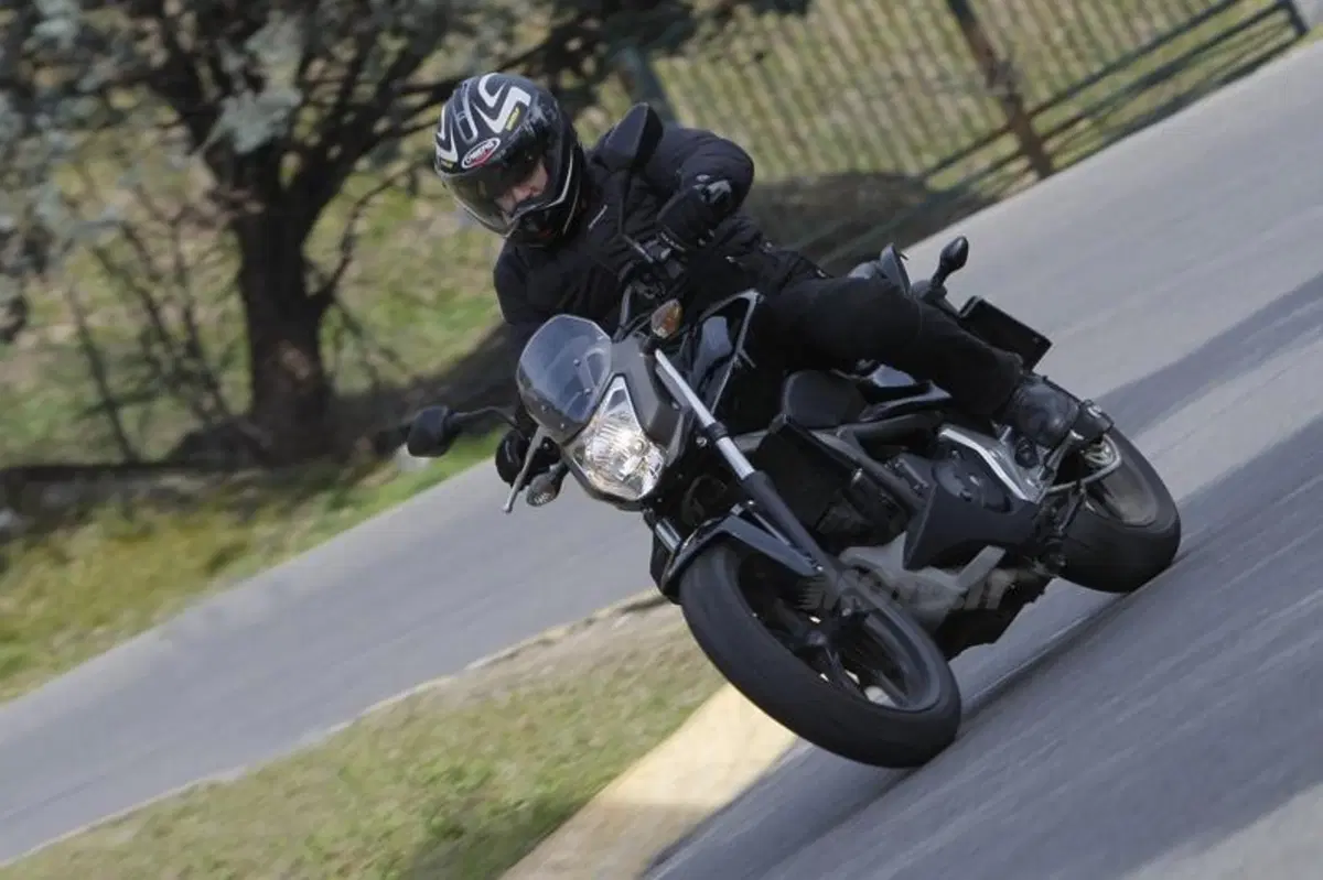 Honda NC700S ed X s.d.f.  (24)