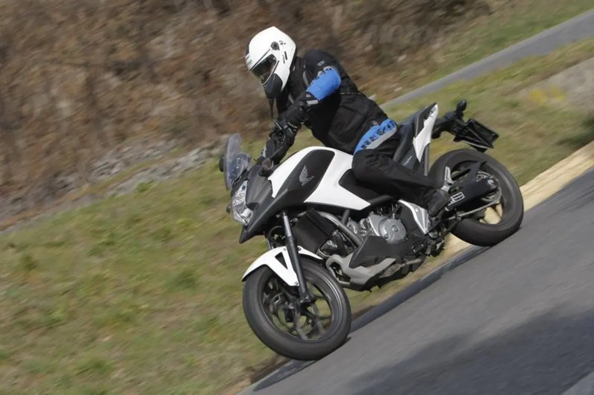 Honda NC700S ed X s.d.f.  (25)