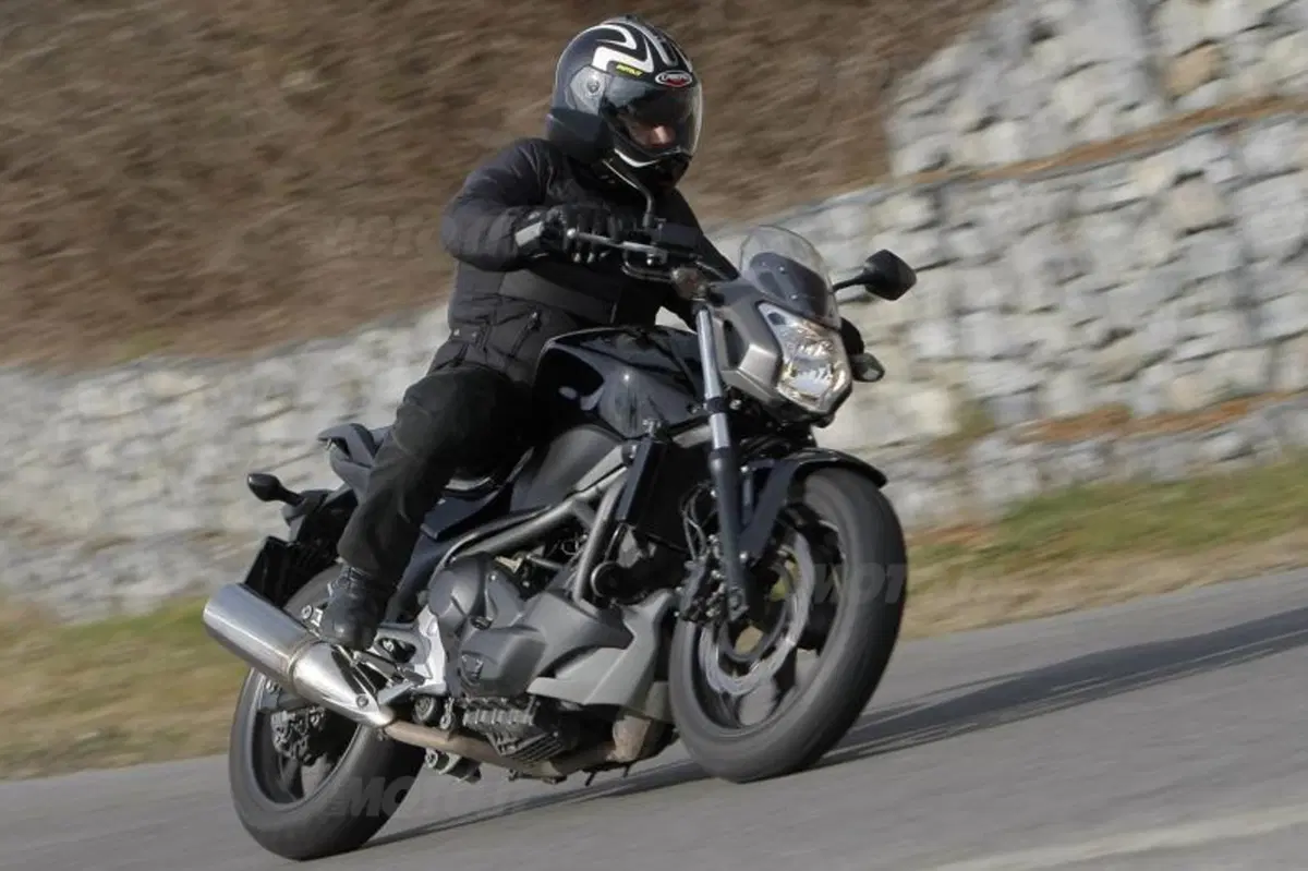 Honda NC700S ed X s.d.f.  (28)