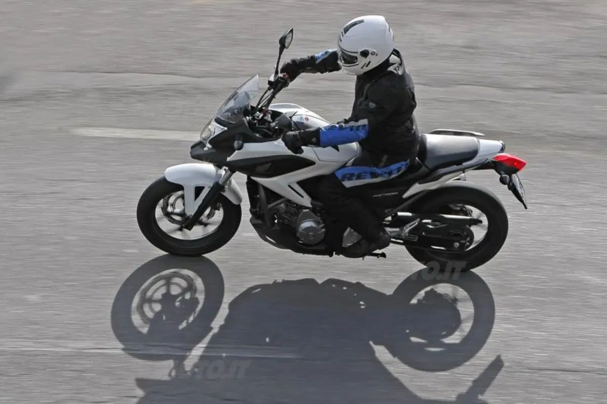 Honda NC700S ed X s.d.f.  (30)