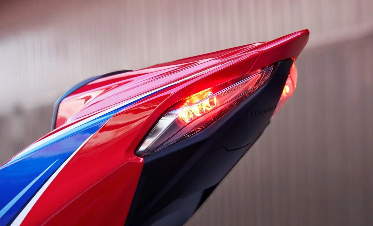 Honda CBR 1000 RR CBR 1000 RR-R Fireblade SP Carbon (2021) (8)