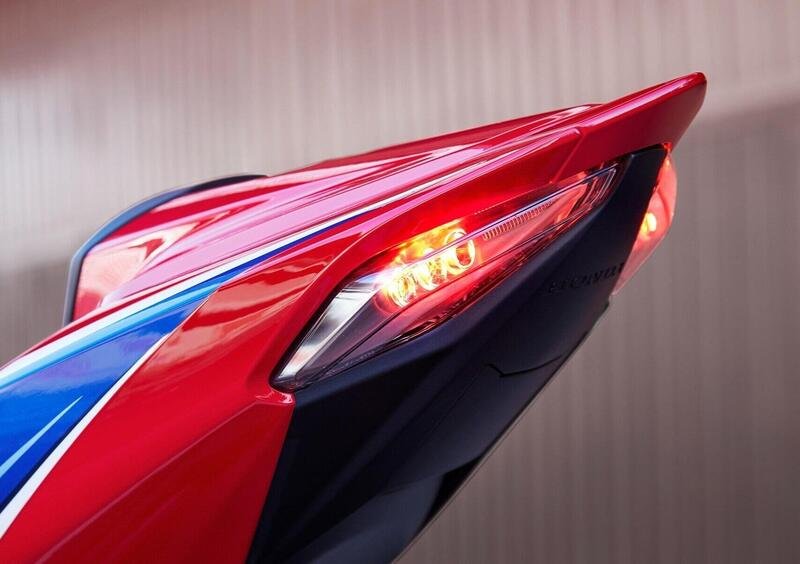 Honda CBR 1000 RR CBR 1000 RR-R Fireblade SP Carbon (2021) (8)