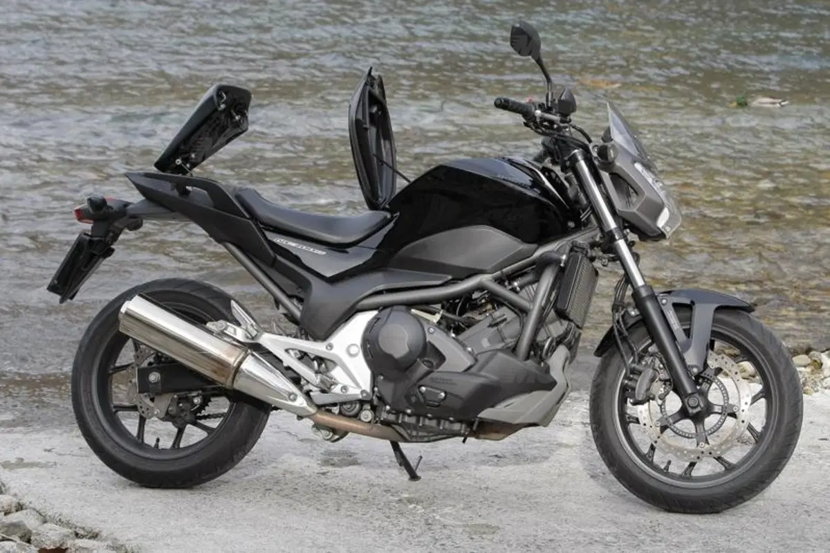 Honda NC700S ed X s.d.f.  (51)