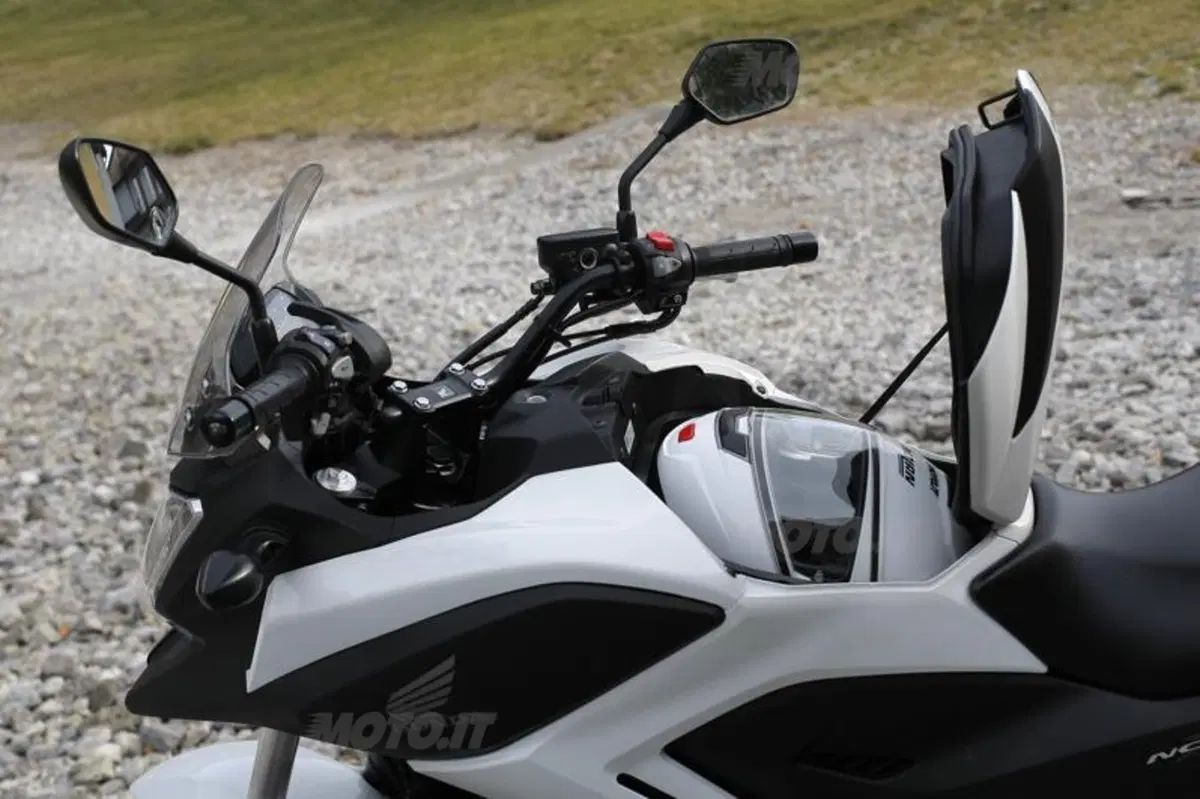 Honda NC700S ed X s.d.f.  (64)