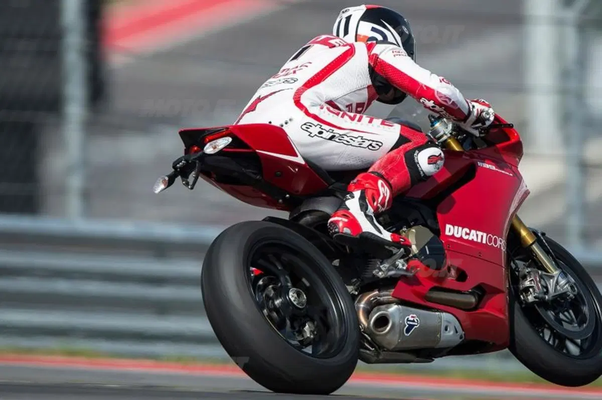 Nicky Hayden e Ben Spies in pista ad Austin con la Ducati 1199 Panigale R