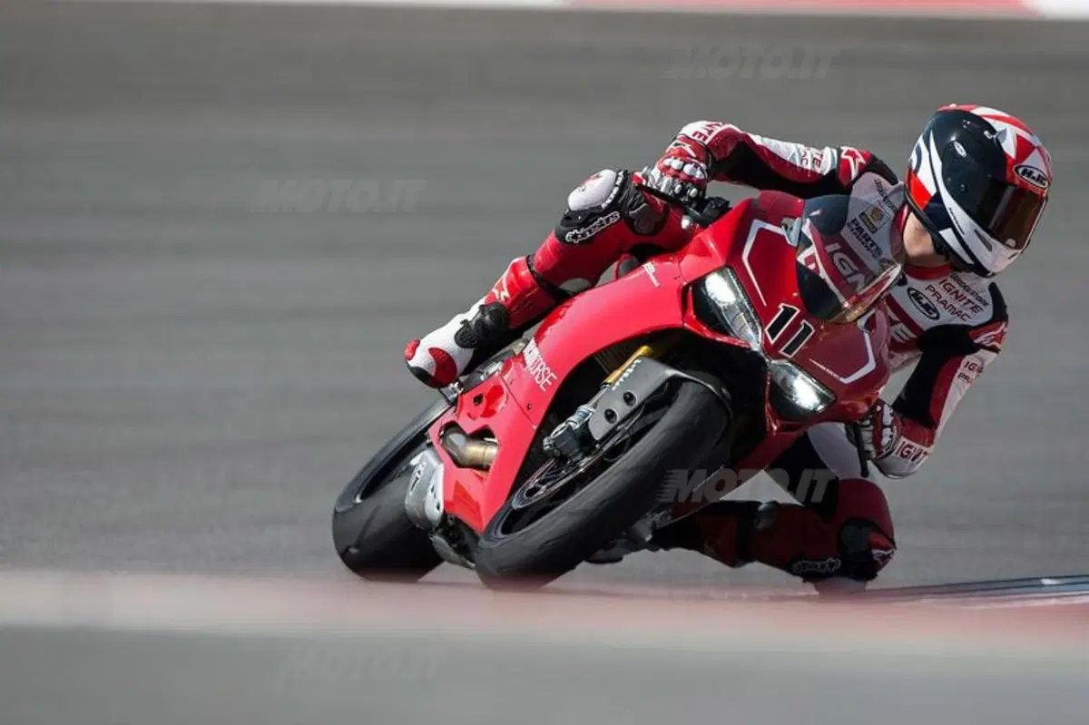 Nicky Hayden e Ben Spies in pista ad Austin con la Ducati 1199 Panigale R (4)