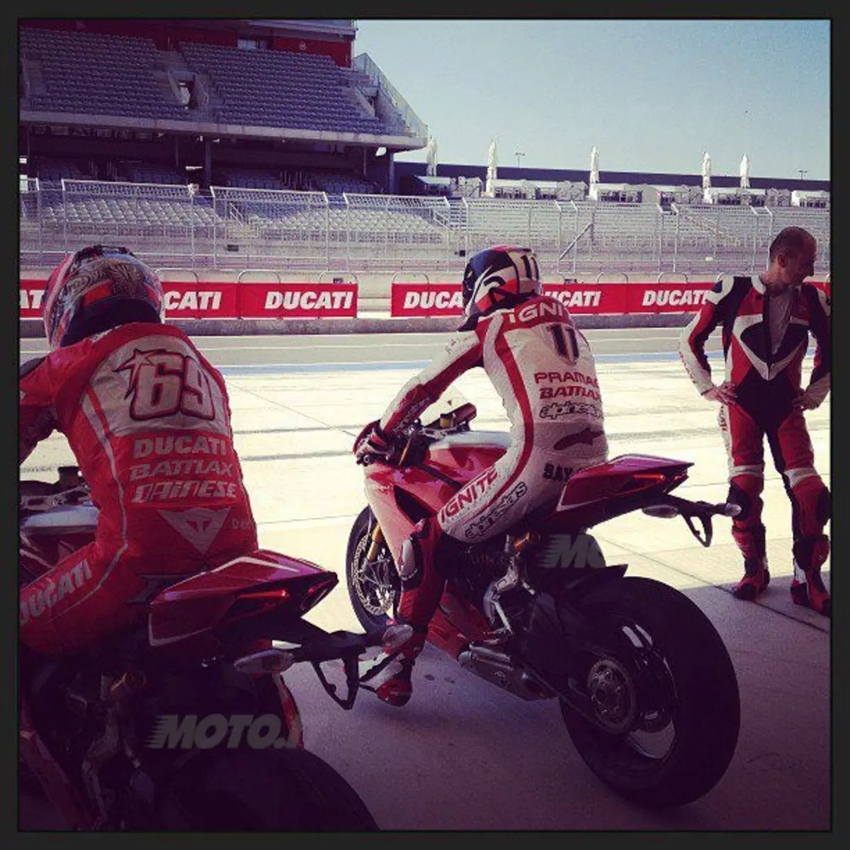 Nicky Hayden e Ben Spies in pista ad Austin con la Ducati 1199 Panigale R (6)