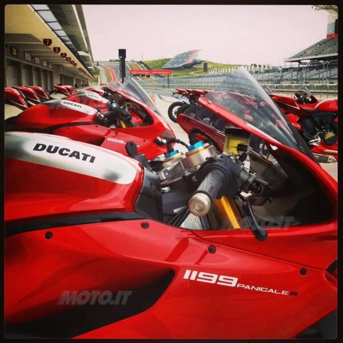 Nicky Hayden e Ben Spies in pista ad Austin con la Ducati 1199 Panigale R (7)