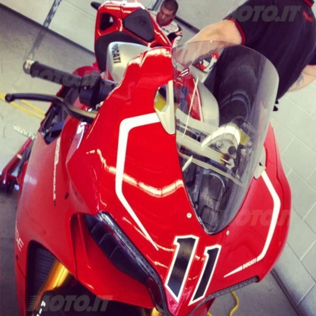 Nicky Hayden e Ben Spies in pista ad Austin con la Ducati 1199 Panigale R (10)