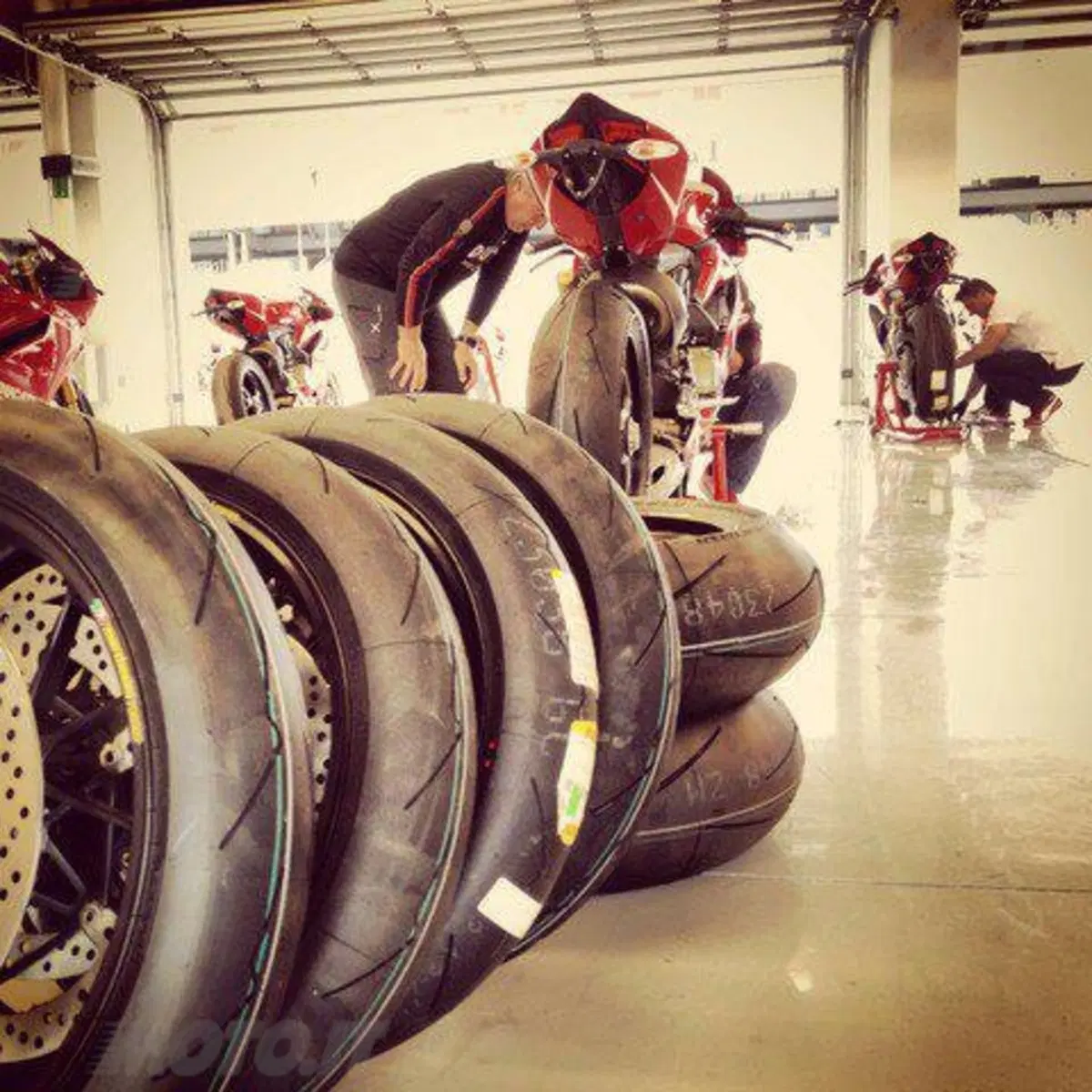 Nicky Hayden e Ben Spies in pista ad Austin con la Ducati 1199 Panigale R (20)