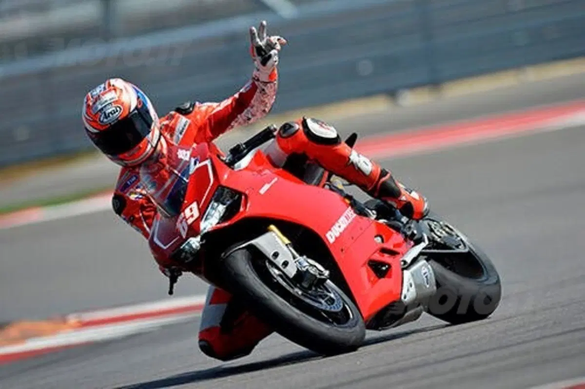 Nicky Hayden e Ben Spies in pista ad Austin con la Ducati 1199 Panigale R (21)