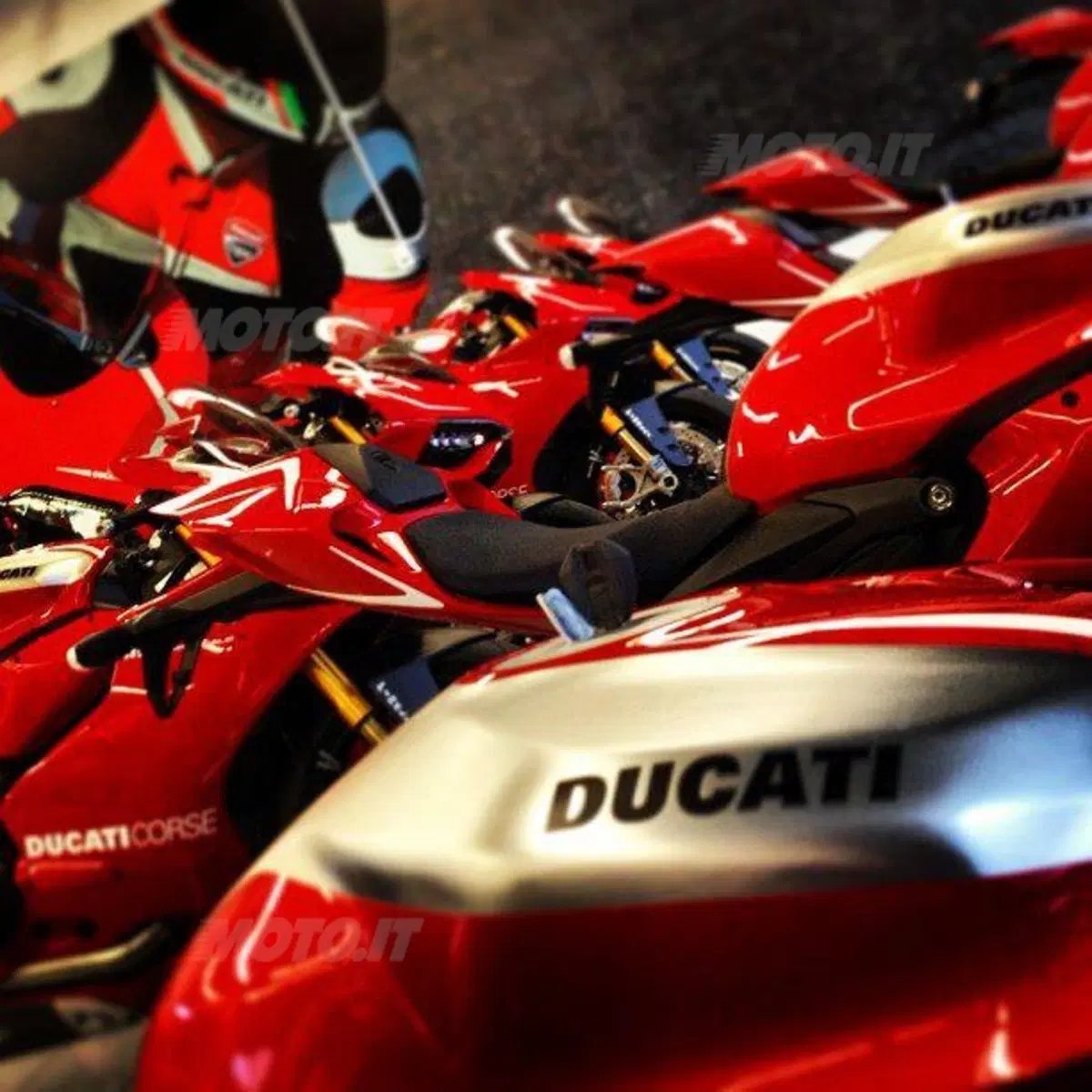 Nicky Hayden e Ben Spies in pista ad Austin con la Ducati 1199 Panigale R (22)