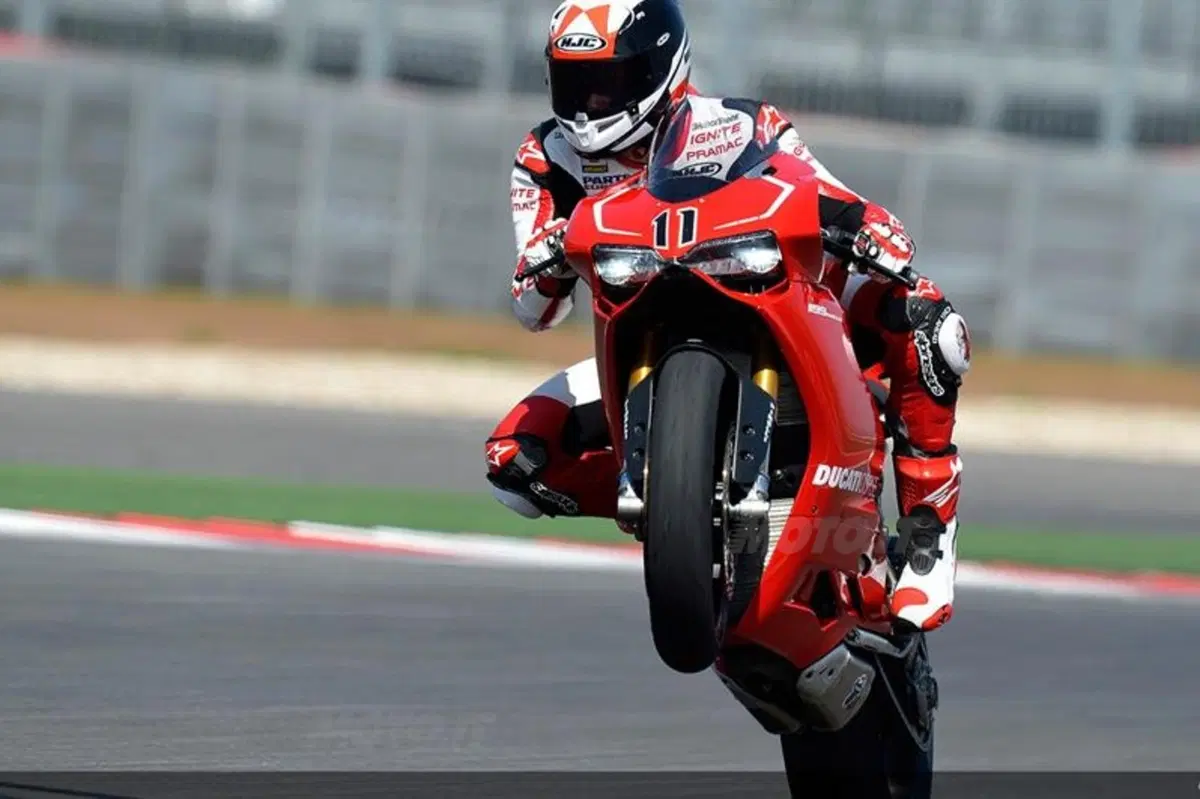 Nicky Hayden e Ben Spies in pista ad Austin con la Ducati 1199 Panigale R (23)