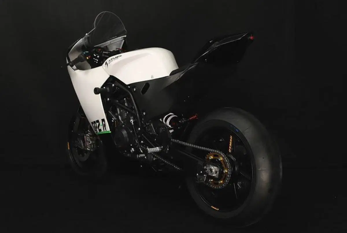 KTM sta lavorando a una RC 890R? Foto spia (6)