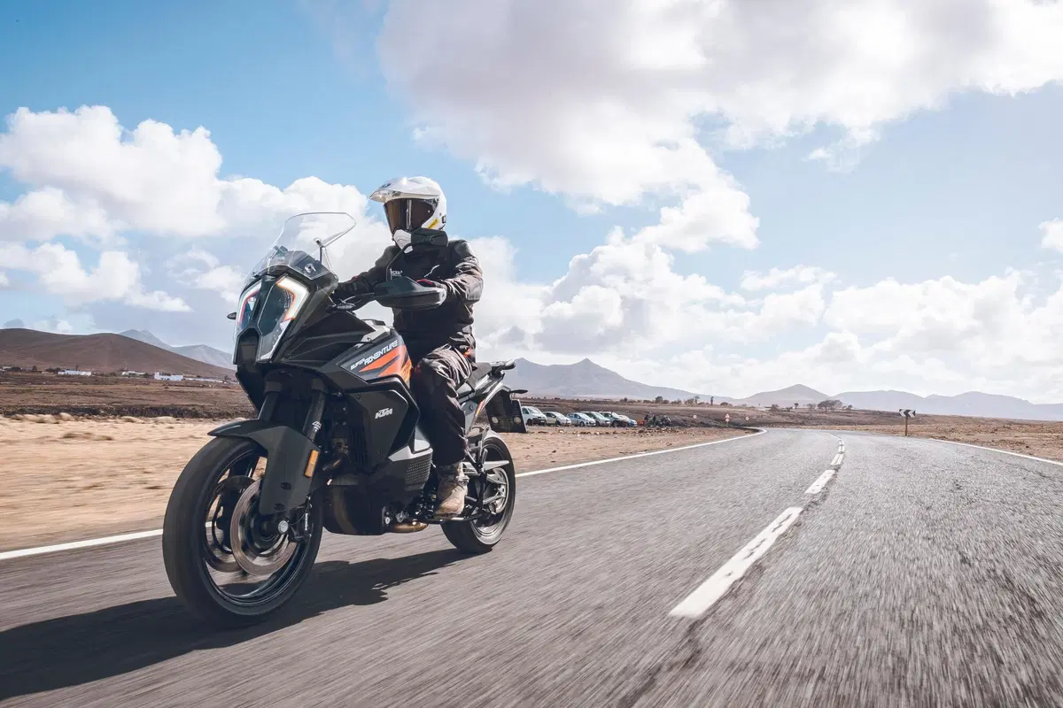 KTM 1290 SUPER ADVENTURE S Test 2021: 160 cv, elettronica al top (4)
