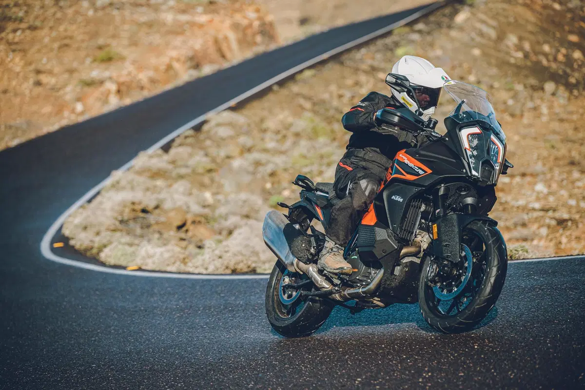 KTM 1290 SUPER ADVENTURE S Test 2021: 160 cv, elettronica al top
