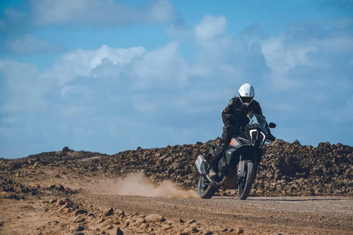 KTM 1290 SUPER ADVENTURE S Test 2021: 160 cv, elettronica al top