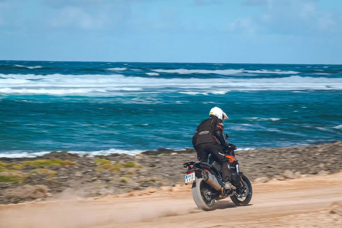 KTM 1290 SUPER ADVENTURE S Test 2021: 160 cv, elettronica al top (3)