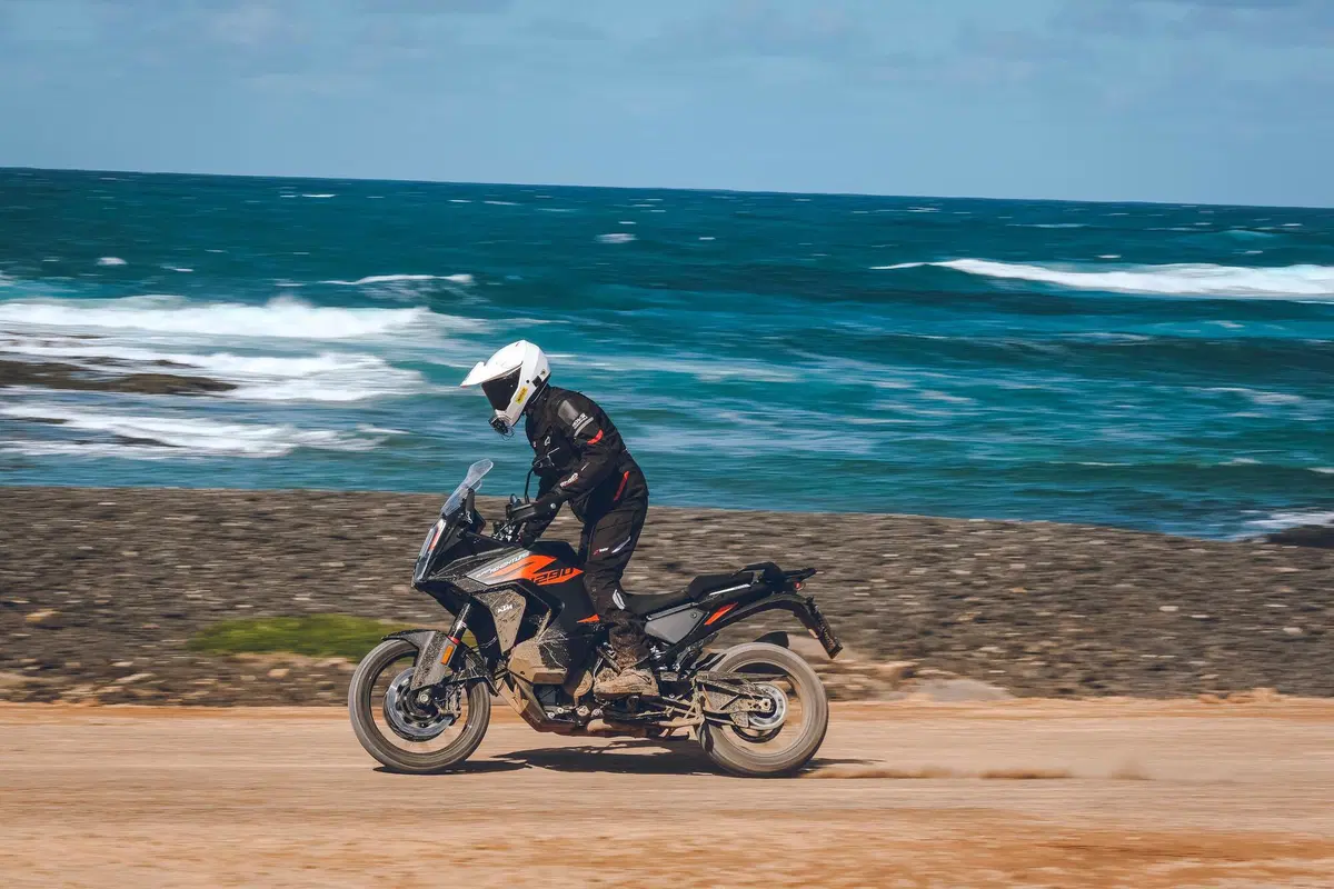 KTM 1290 SUPER ADVENTURE S Test 2021: 160 cv, elettronica al top (7)