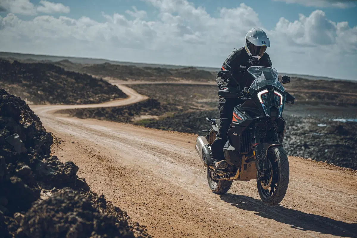 KTM 1290 SUPER ADVENTURE S Test 2021: 160 cv, elettronica al top (2)