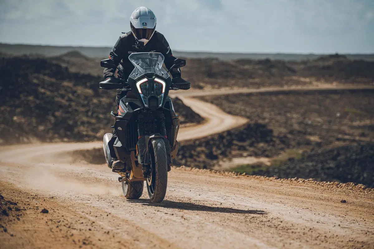 KTM 1290 SUPER ADVENTURE S Test 2021: 160 cv, elettronica al top (9)